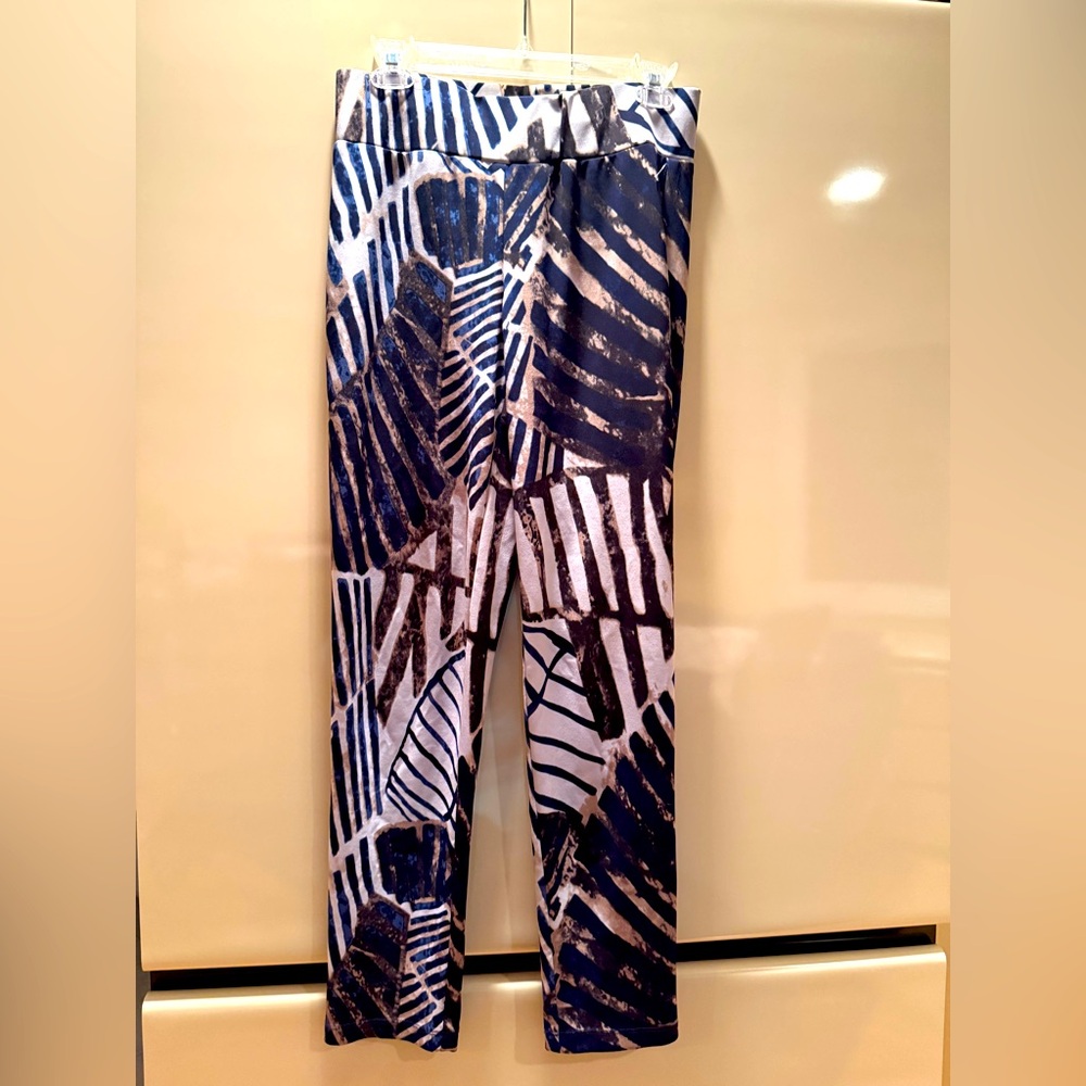 Frank Lyman Design Navy and White Patterned Leggings